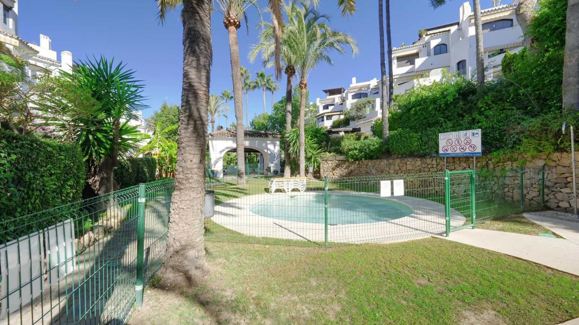 2039 Cozy Beachfront Apartment On Golden Beach Marbella Hiszpania