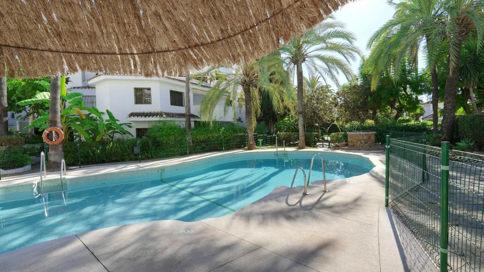 2039 Cozy Beachfront Apartment On Golden Beach Marbella