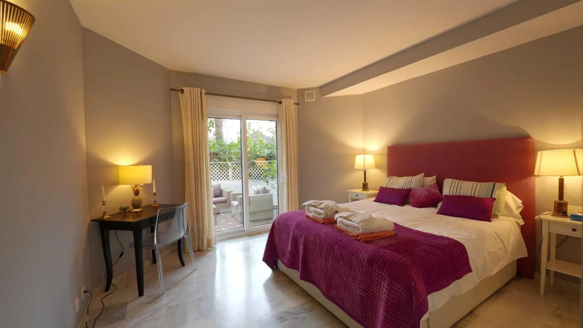 2039 Cozy Beachfront Apartment On Golden Beach Marbella