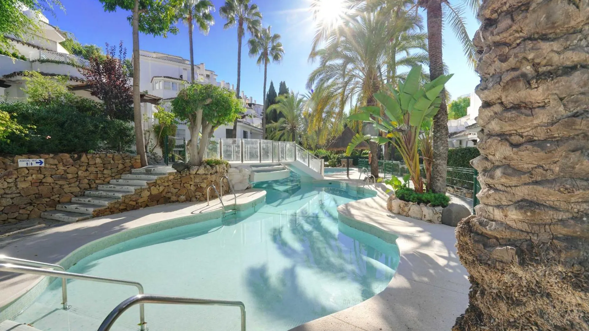 2039 Cozy Beachfront Apartment On Golden Beach Marbella