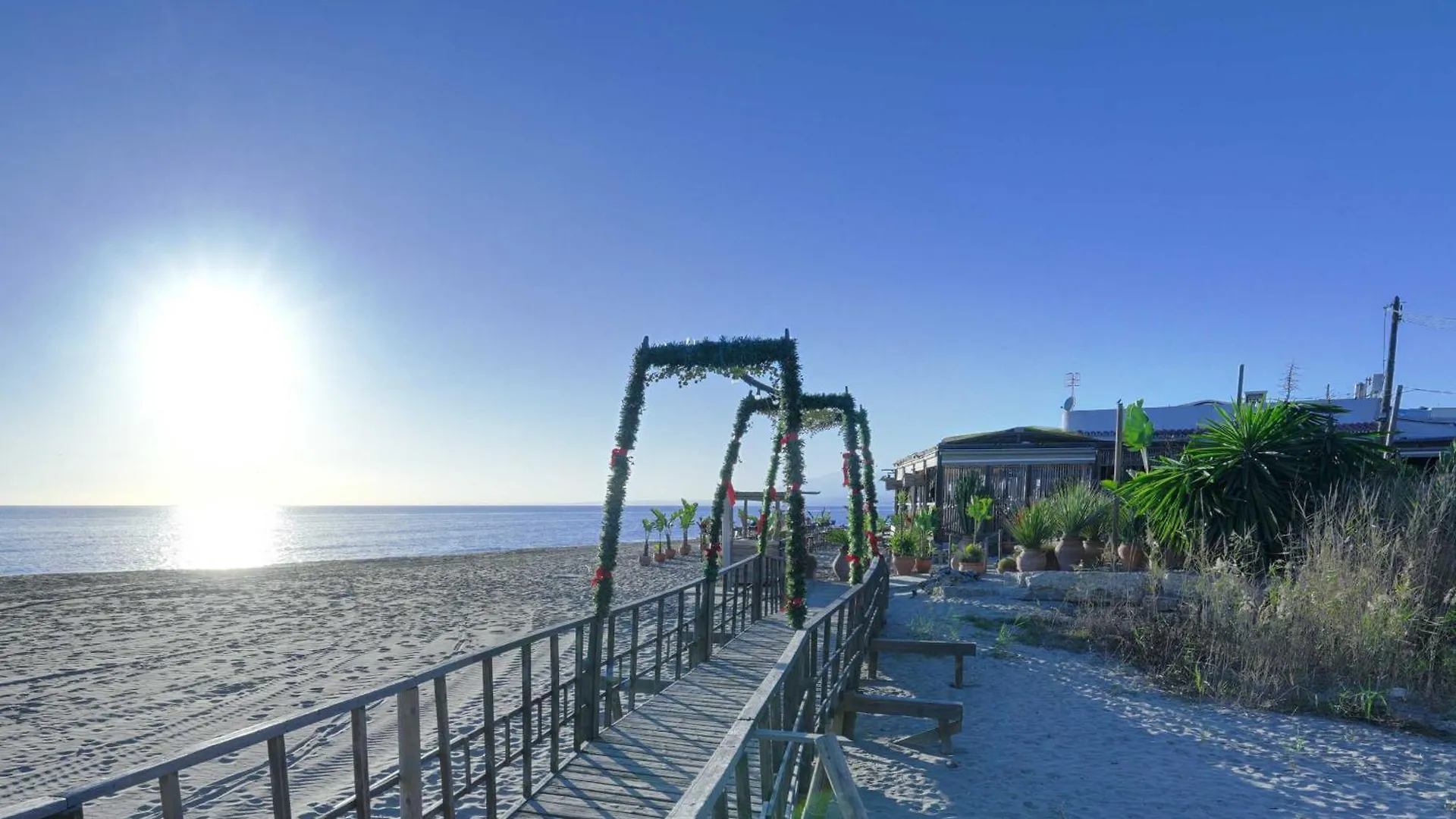 2039 Cozy Beachfront Apartment On Golden Beach Marbella Spain