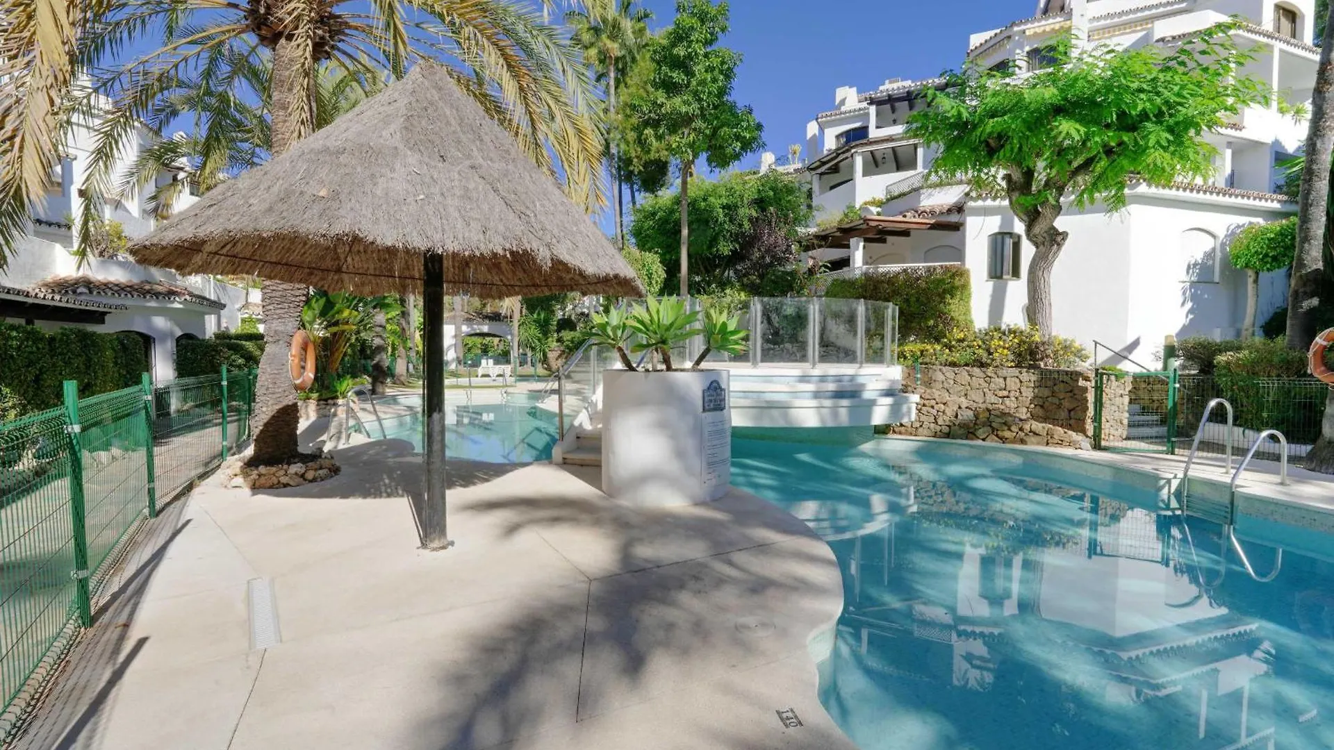 2039 Cozy Beachfront Apartment On Golden Beach Marbella