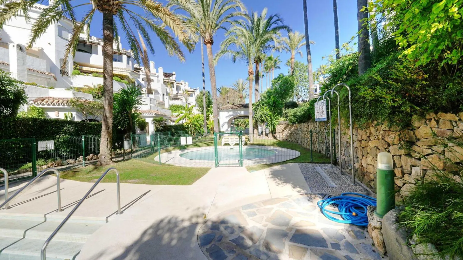 2039 Cozy Beachfront Apartment On Golden Beach Marbella