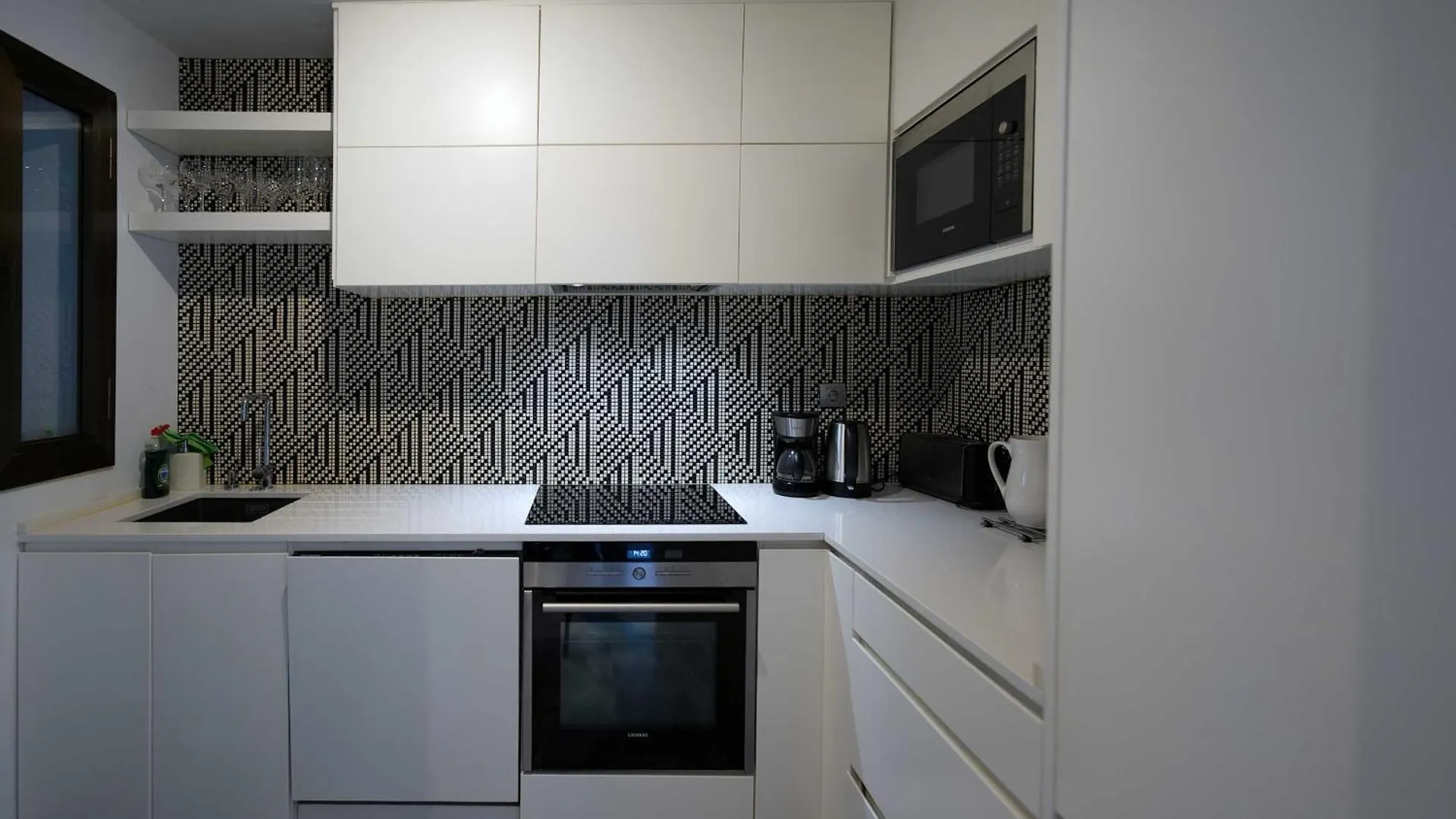 2039 Cozy Beachfront Apartment On Golden Beach Marbella