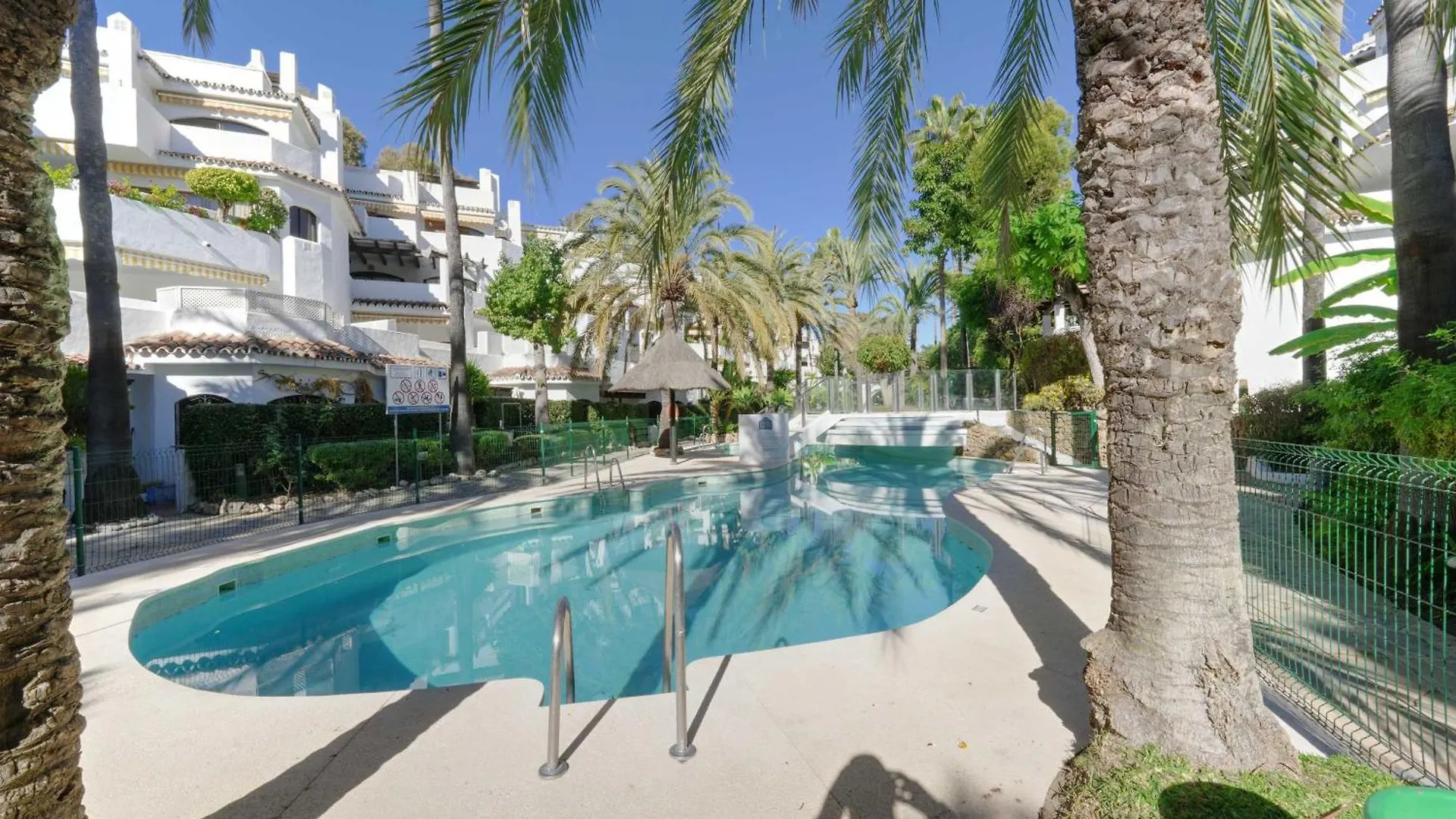 2039 Cozy Beachfront Apartment On Golden Beach Marbella