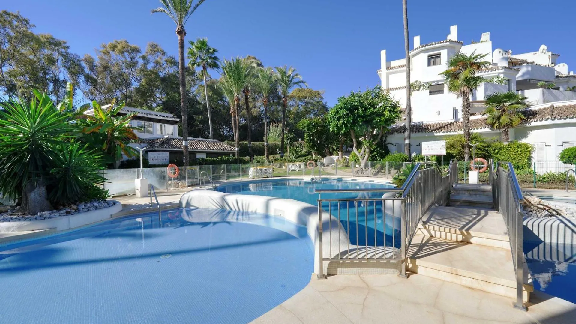 2039 Cozy Beachfront Apartment On Golden Beach Marbella Spain