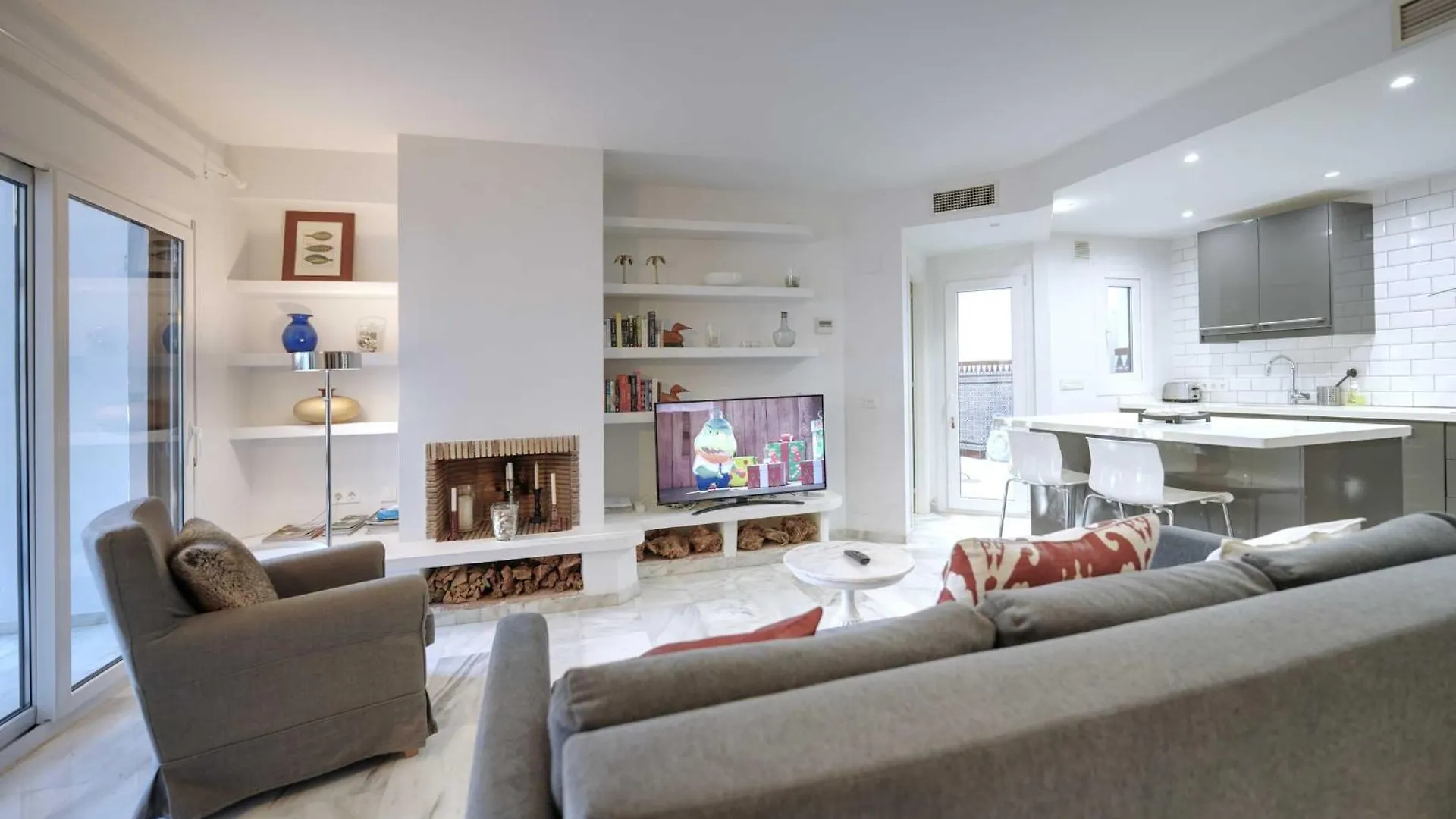 2039 Cozy Beachfront Apartment On Golden Beach Marbella Spain