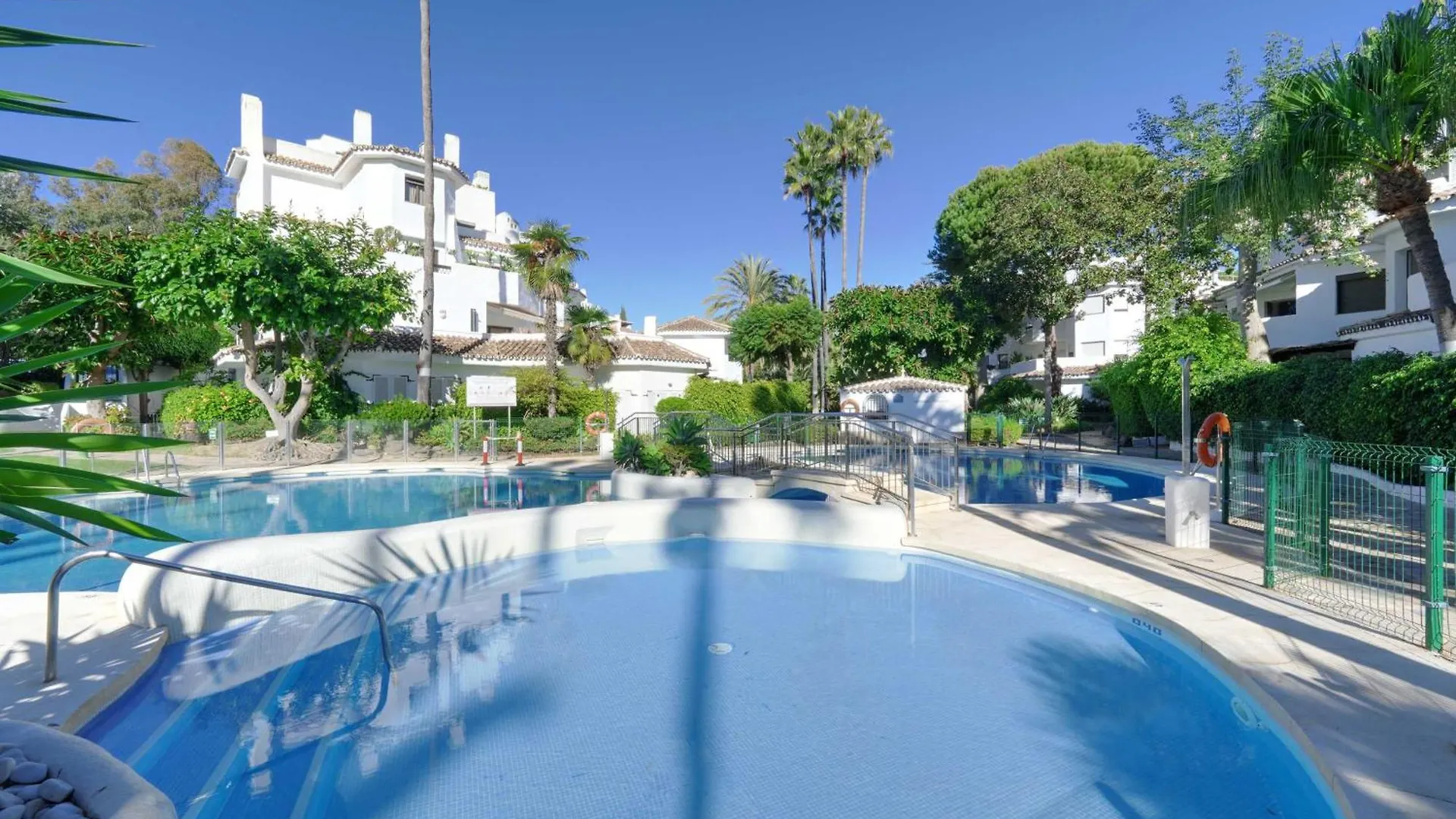 2039 Cozy Beachfront Apartment On Golden Beach Marbella