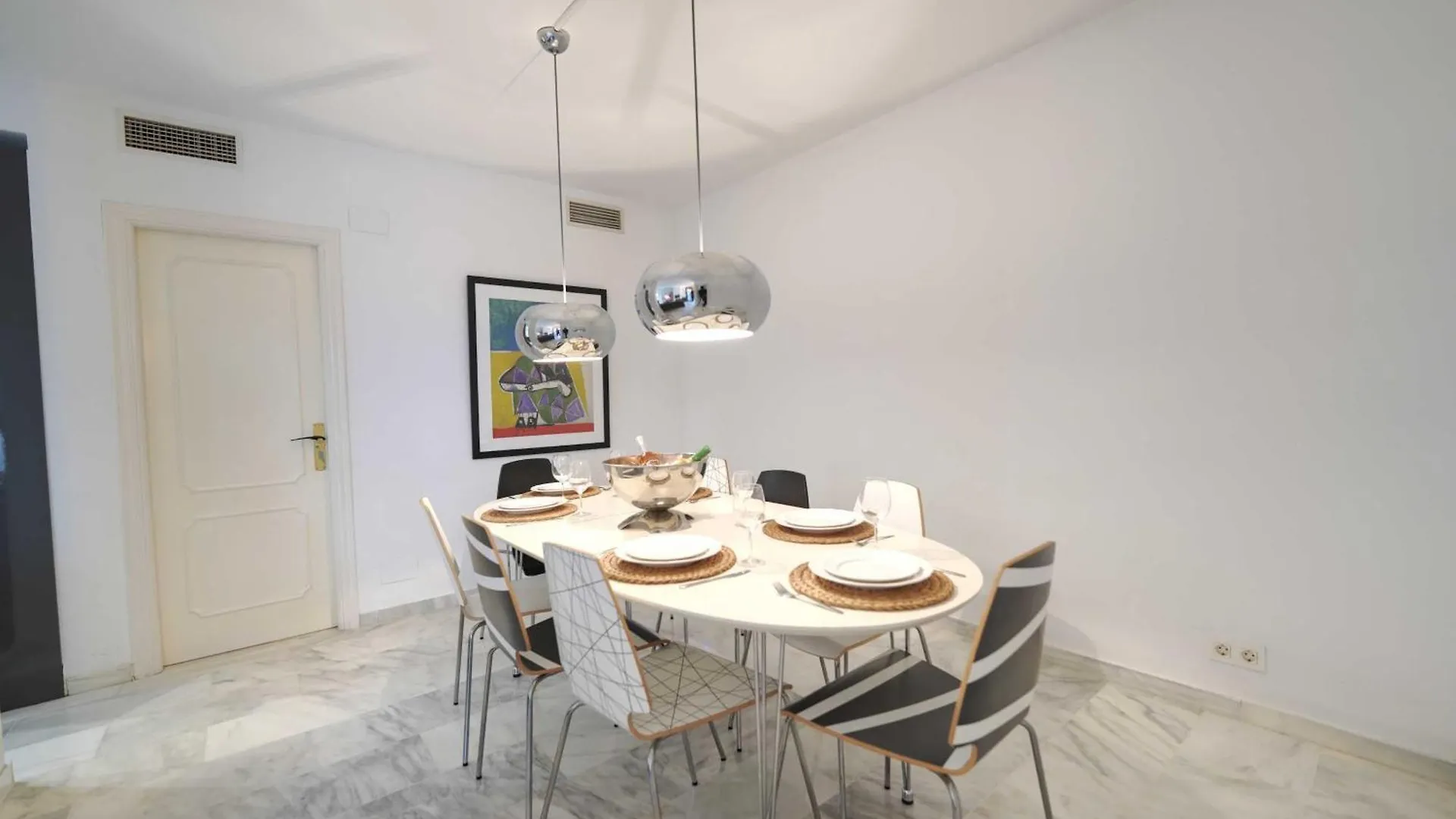 2039 Cozy Beachfront Apartment On Golden Beach Marbella