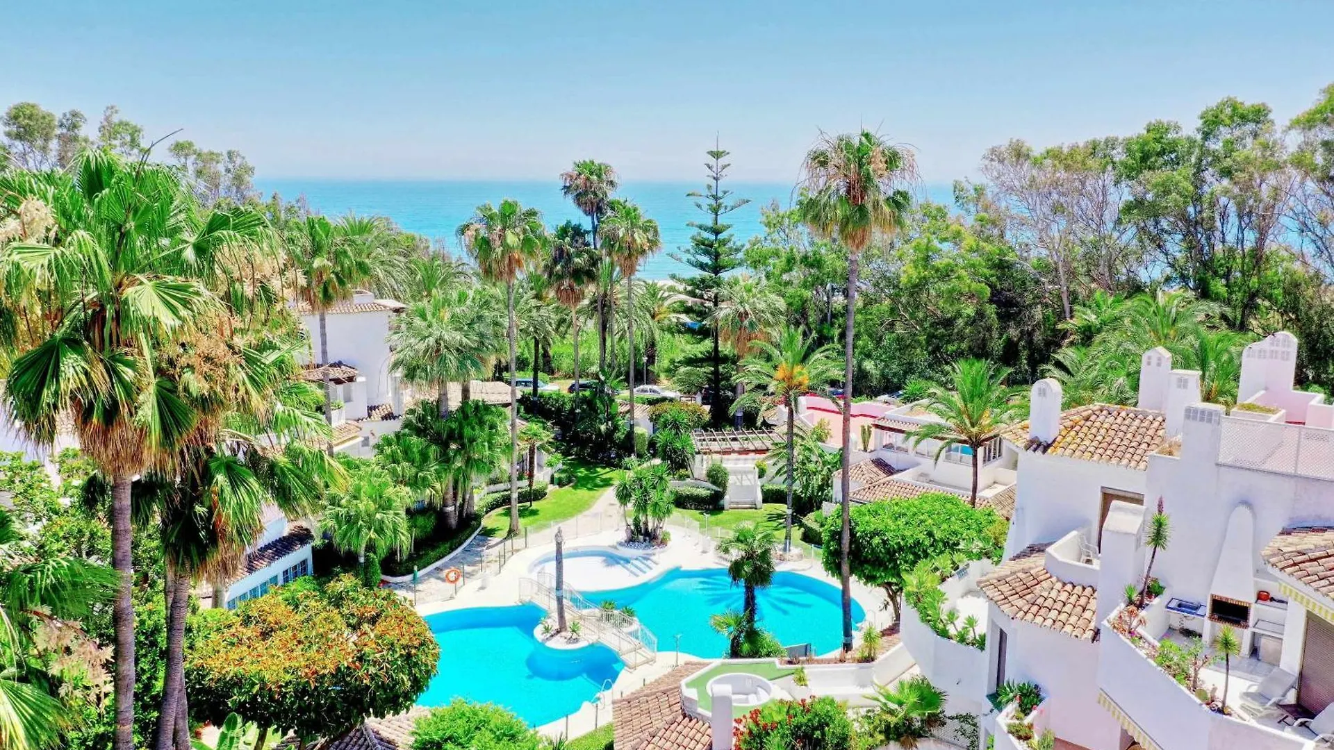2039 Cozy Beachfront Apartment On Golden Beach Marbella Spain