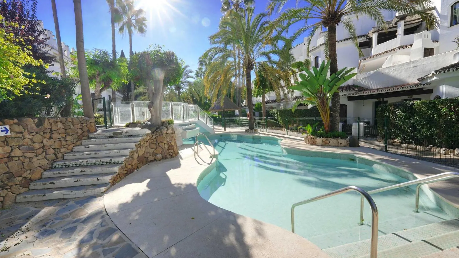 2039 Cozy Beachfront Apartment On Golden Beach Marbella